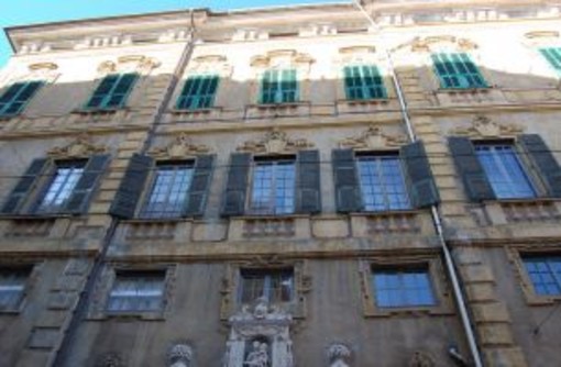 Palazzo Borea d’Olmo, piano nobile in vendita. Un lettore: &quot;Sarebbe meglio pensare al degrado cittadino&quot;