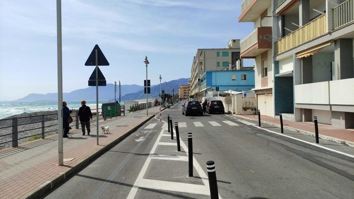 La pista ciclabile sul lungomare di Vallecrosia