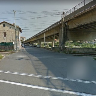 Ventimiglia: migranti sulla ferrovia in via Tenda, lieve rallentamento per un treno merci in transito