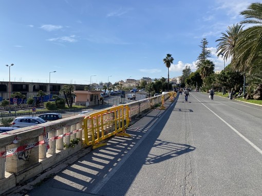 L'area transennata sulla passeggiata del Sud-Est