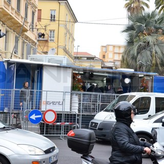 Piove in attesa della Milano-Sanremo: intanto sull'Aurelia si fanno figli e figliastri per il rifacimento degli asfalti