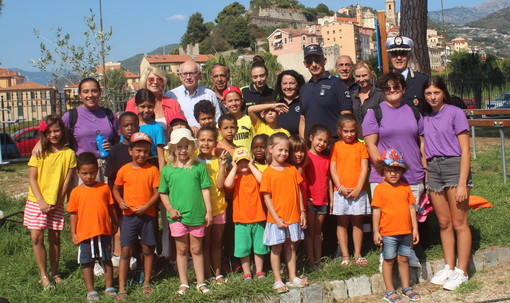 Ventimiglia: ai giardini 'Reggio' un nuovo ulivo per sensibilizzare i più giovani delle scuole estive (Foto)