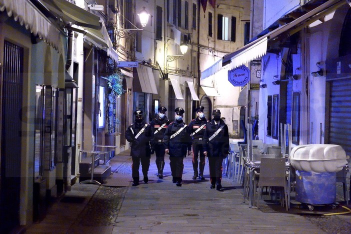 Sanremo: minaccia passante con un coltello, fermato poco dopo dai Carabinieri anche per possesso di droga