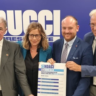 Anche il primo cittadino di Ventimiglia Flavio Di Muro sigla il 'Patto dei Sindaci' con il candidato alla Presidenza della Regione, Marco Bucci