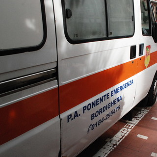 Bordighera, scontro tra due auto in A 10: ferite madre e figlia