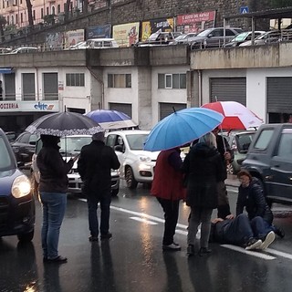 Sanremo: pedone investito da un'auto in via San Francesco, uomo finisce in ospedale