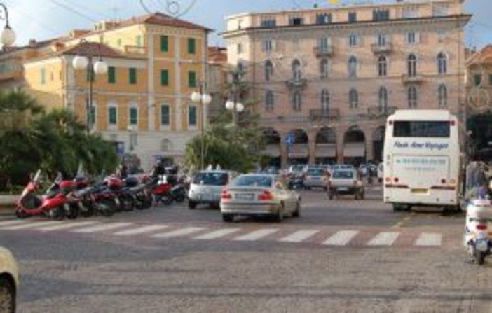 Sanremo: chiusura al traffico di Piazza Colombo, un lettore risponde a M.L &quot;Ben venga l'isola pedonale!&quot;