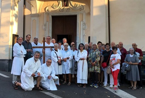 Imperia: la Confraternita di San Pietro Apostolo ha guidato il pellegrinaggio al Santuario dell’Assunta di Piani