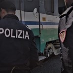 Ventimiglia: giovane straniero accoltellato in via Aprosio, soccorso dalla Polizia Ferroviaria alla stazione