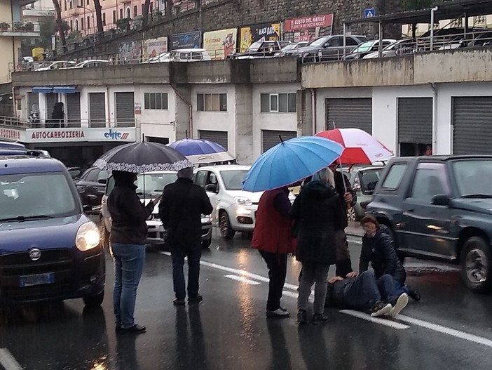 Sanremo: pedone investito da un'auto in via San Francesco, uomo finisce in ospedale