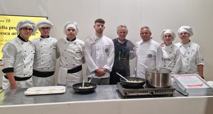 Ravioli di borragine in salsa di noci con 'Pasta Fresca Morena' nel weekend di Olioliva a Imperia