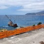 Sanremo: iniziano i lavori per la scogliera di fronte a 'La Vesca', ecco il 'pontone' in azione (Foto e Video)