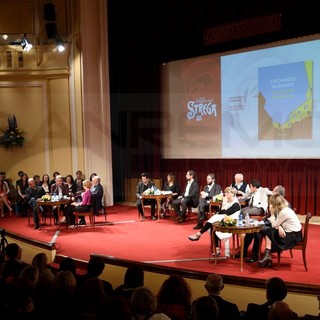 Sanremo: le più belle foto della serata di ieri dedicate al 'Premio Strega', teatro del Casinò esaurito