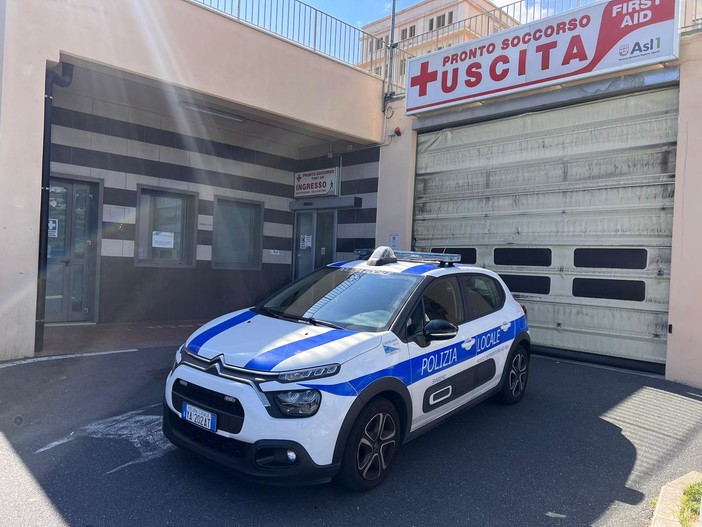 Sanremo: bimba in arresto respiratorio, due agenti della Municipale la salvano scortandola in ospedale