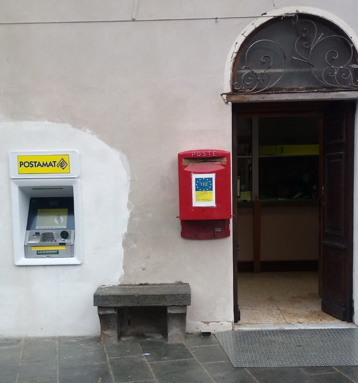 Poste Italiane: si muove l’entroterra, ad Apricale Il nuovo Atm Postamat per l’ufficio postale