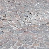 Sanremo: porfido di via Asquasciati in pessime condizioni, gravi rischi soprattutto per gli scooter (Foto)