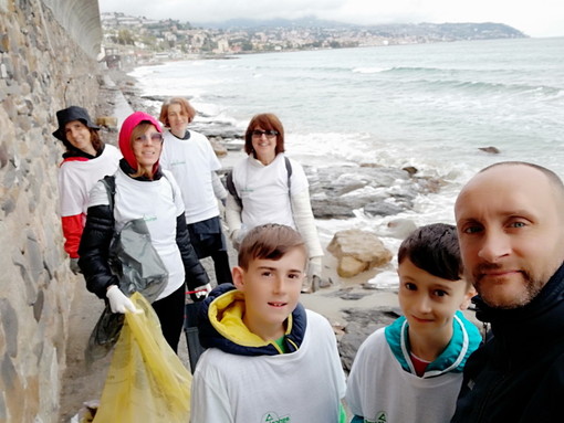 Sanremo: anche il gruppo di acquisto solidale 'Gasgas' alla Pulizia delle spiagge di oggi (Foto)