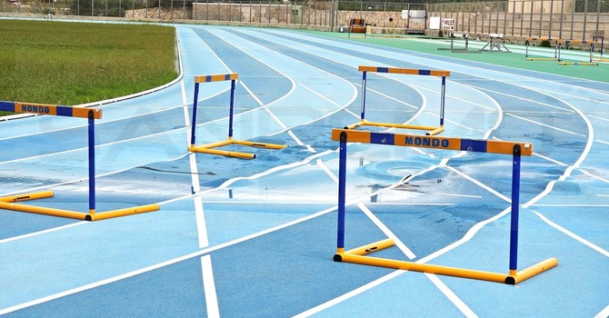 Sanremo: pista di atletica danneggiata e piena di 'bubboni', preoccupazione tra le società sportive (Foto)