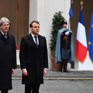 Paolo Gentiloni ed Emmanuel Macron oggi a Roma (foto Ansa)