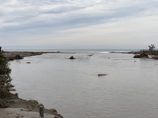 “Acqua che spacca il monte, che affonda terra e ponte”: da Ventimiglia le immagini di una settimana che resterà per sempre nella memoria (Video)