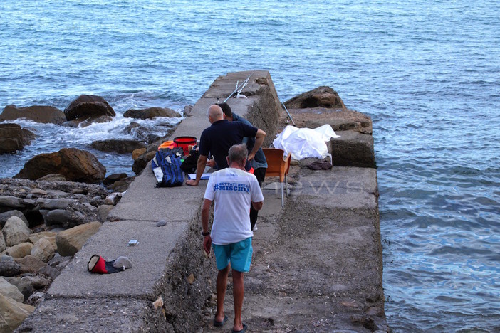 Sanremo: pescatore 60enne stroncato da un malore sulla scogliera del Tiro a Volo (foto)