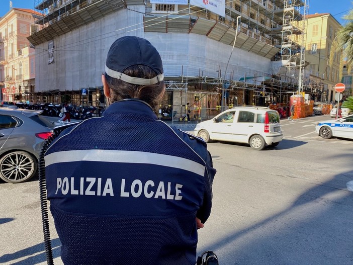 Sanremo: per la Polizia Locale una settimana di Ferragosto tra ordine pubblico, spazzatura e un ‘volontario’ che si presenta al comando