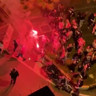 Sanremo: manifestazione con fumogeni e musica ad alto volume, alcuni residenti chiedono tutela da parte delle istituzioni (Foto e video)