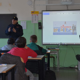 Vallecrosia: la Polizia nelle scuole ‘Andrea Doria’ per sostenere la cultura della legalità