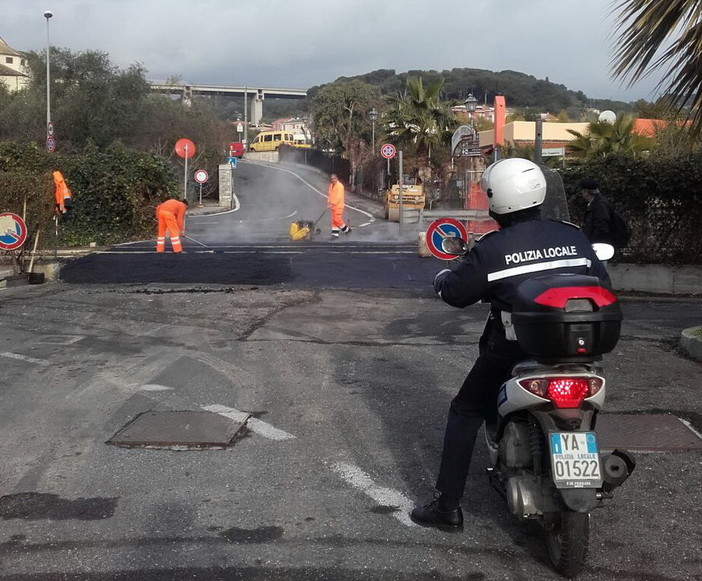 San Bartolomeo al Mare: ripristinato questa mattina il passaggio pedonale in via al Santuario (Foto)