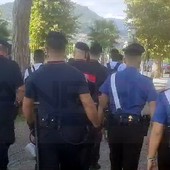 Ventimiglia: maxi pattuglione in centro, in città circa 500 migranti e possibili molti arrivi da Lampedusa (Foto e Video)