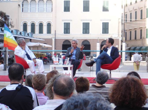 Antonio Padellaro, Direttore de Il Fatto Quotidiano a Savona: &quot;A giorni un'inchiesta sul carbone a Vado Ligure&quot;