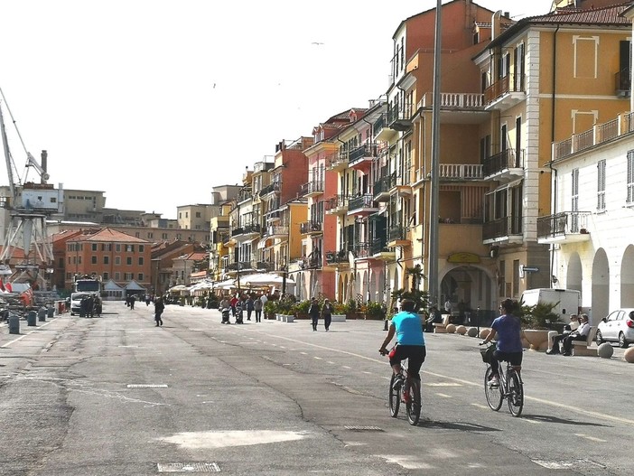 Imperia: dopo un mese dall'inizio ufficiale è sbocciata la primavera, sole e temperature in netto rialzo (Foto)