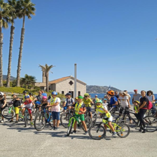 Ventimiglia: l'anno dell'istituto “Biancheri” inizia con una pedalata sulla pista ciclabile