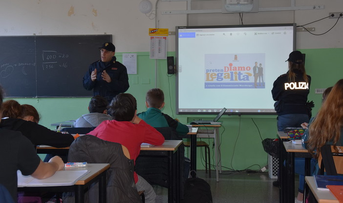 Vallecrosia: la Polizia nelle scuole ‘Andrea Doria’ per sostenere la cultura della legalità