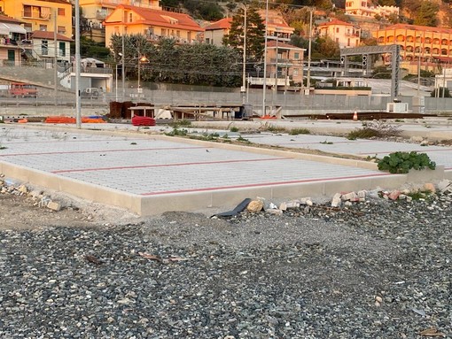 Ventimiglia, parcheggio nell'ex area della ferrovia. Scullino: &quot;Il cantiere è in ritardo, il responsabile è Di Muro&quot; (Foto)