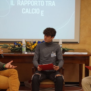 Sanremo: presentato oggi al Liceo 'Cassini' il libro 'Matti per il calcio' di Davide Bellini