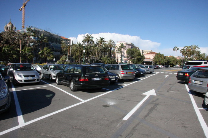 Sanremo: parcheggi sul lungomare Calvino e piazzale Dapporto, il pensiero di una lettrice