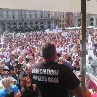 Ieri la manifestazione dei balneari e degli ambulanti (molti dalla Liguria) a Roma contro la direttiva 'Bolkestein'