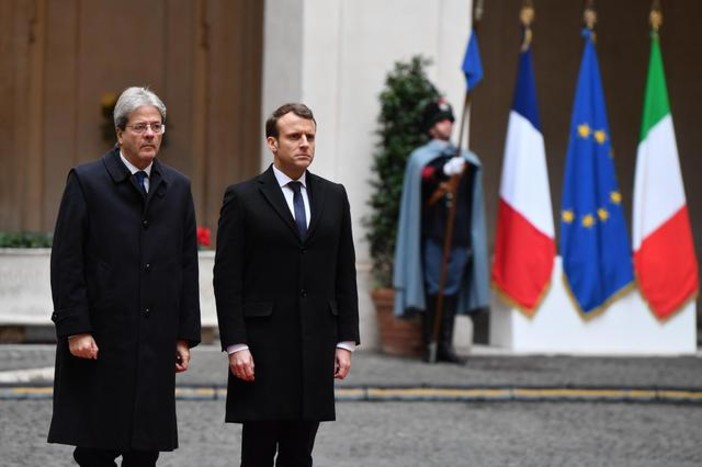 Paolo Gentiloni ed Emmanuel Macron oggi a Roma (foto Ansa)