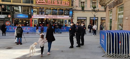 Sanremo: inizia stasera il Festival, massima attenzione delle forze dell'ordine e fari puntati su Zlatan (Video)