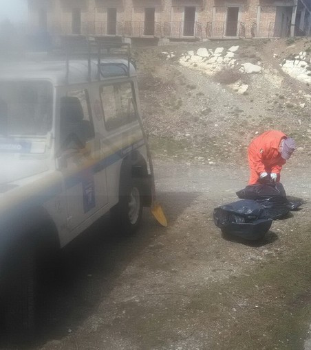 Sanremo: degrado e 'scempio' di Pasquetta a Bignone, oggi la pulizia della squadra Aib di Protezione Civile (Foto)