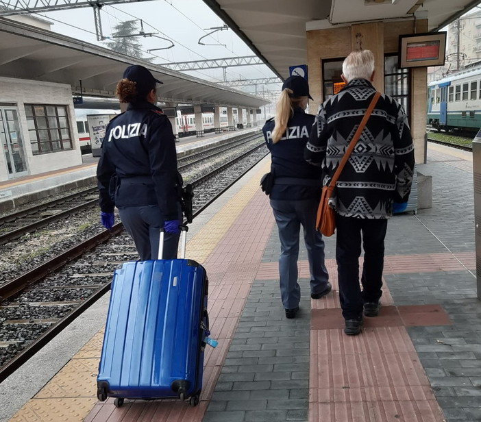 Controlli della Polizia Ferroviaria nelle stazioni e sui treni durante le festività: due arresti e 23 denunce