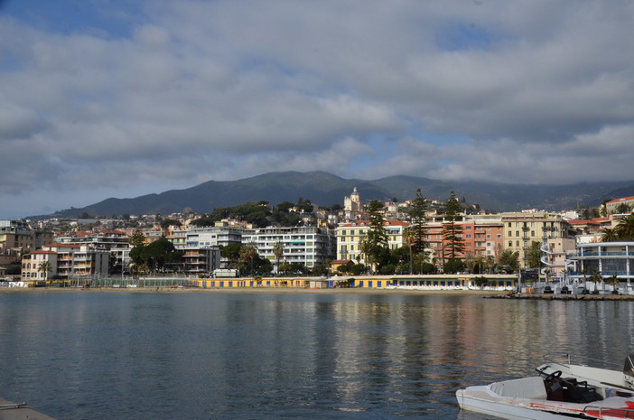 Sanremo: divieto di balneazione nelle spiagge del centro città, altre due campionature e possibile revoca a maggio