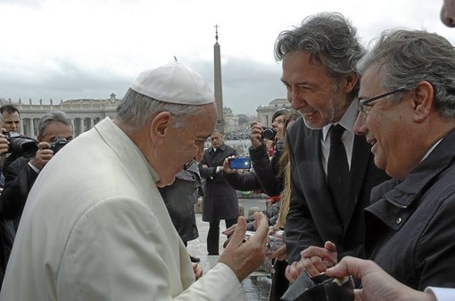 Papa Francesco con José Manuel Núñez De La Fuente ed il sindaco di Siviglia Juan Ignacio Zoido