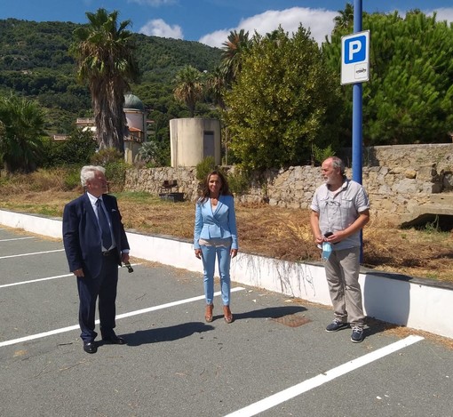 Ventimiglia: con l'arrivo dell'illuminazione pubblica è stato ufficialmente aperto il nuovo posteggio di Latte