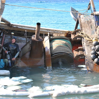 Bordighera: peschereccio rimosso di fronte al 'Caranca', il ringraziamento dei balneari