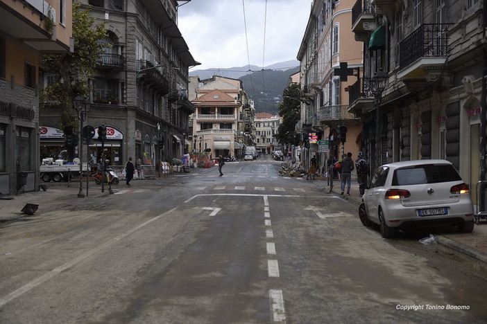 Ventimiglia al lavoro nel fango: l'Onorevole Flavio Di Muro &quot;Auspico il celere arrivo dell'esercito&quot;