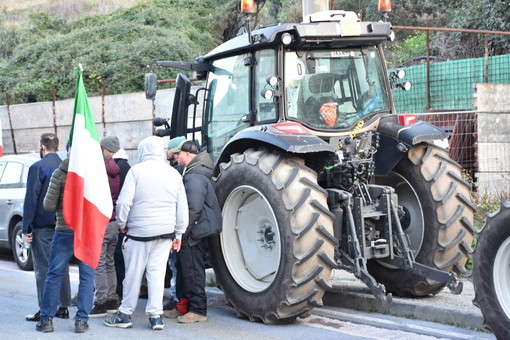 Sanremo: primi trattori in Valle Armea arrivati dalla Lombardia, domani sono attesi dal Piemonte (Foto)