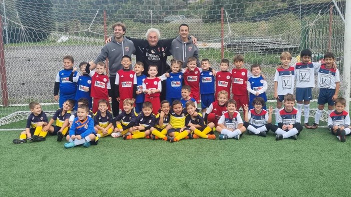 Calcio, i ragazzi della Polisportiva Vallecrosia Academy scendono in campo (Foto)