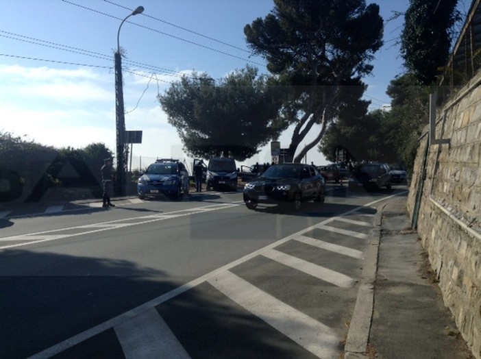 Doppio posto di controllo della Questura ieri pomeriggio a Santo Stefano al Mare ed Imperia Porto Maurizio